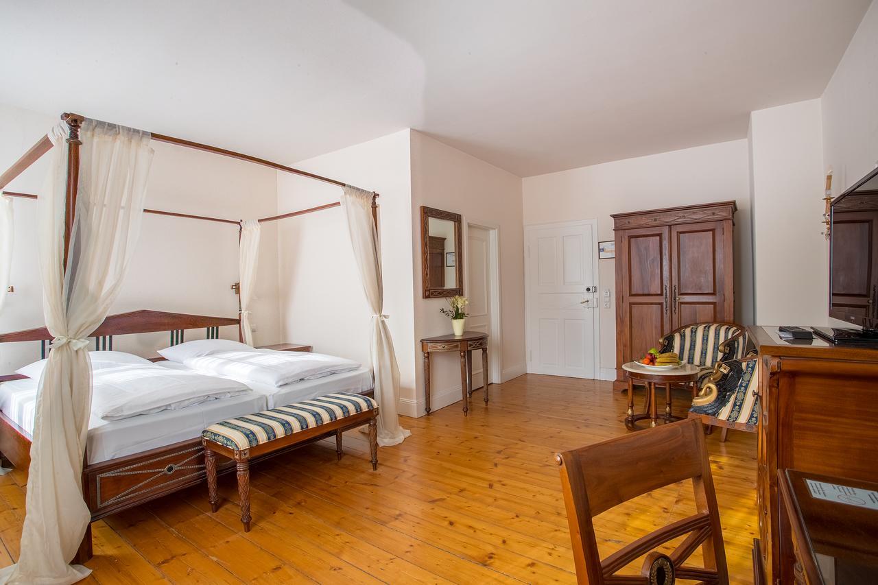 Schlosshotel Neckarbischofsheim Екстер'єр фото