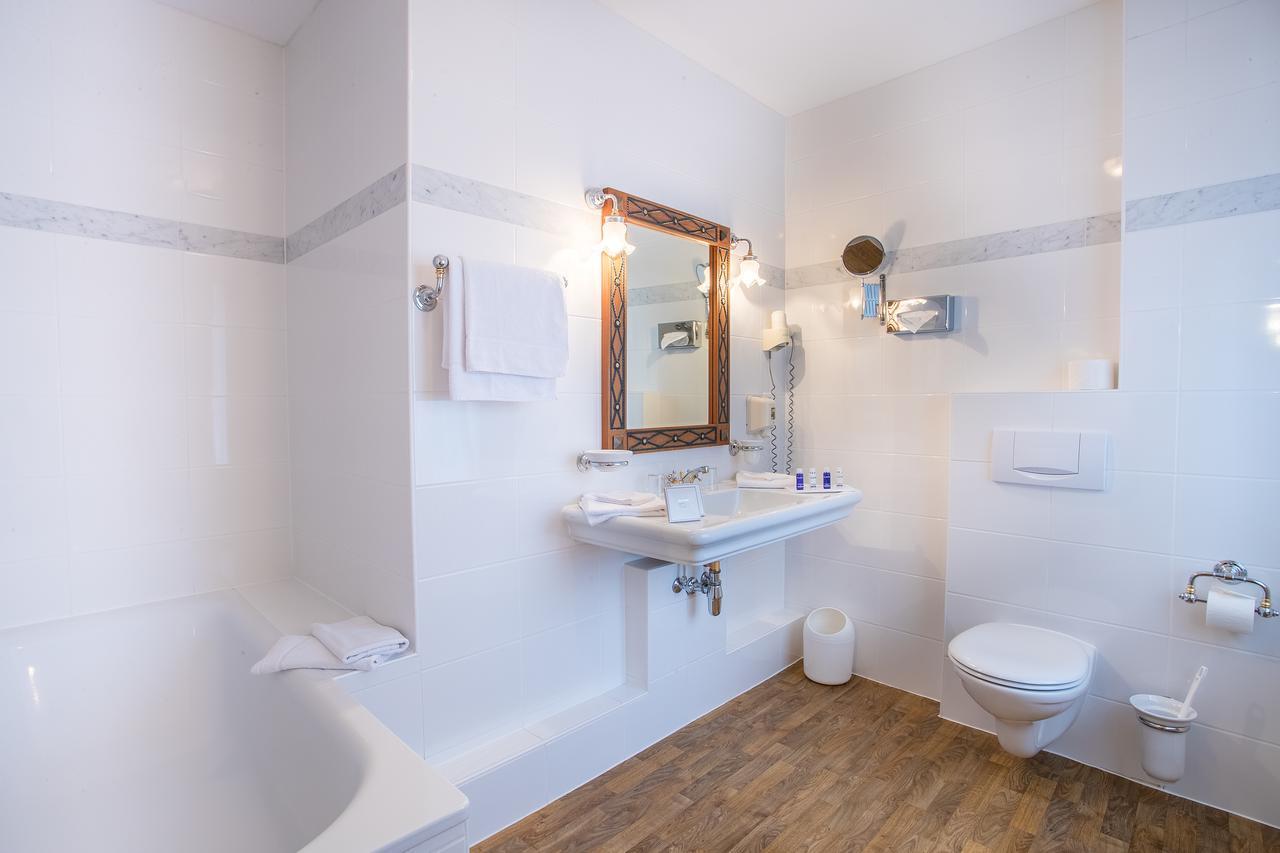 Schlosshotel Neckarbischofsheim Екстер'єр фото