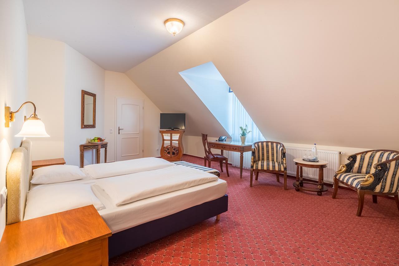Schlosshotel Neckarbischofsheim Екстер'єр фото